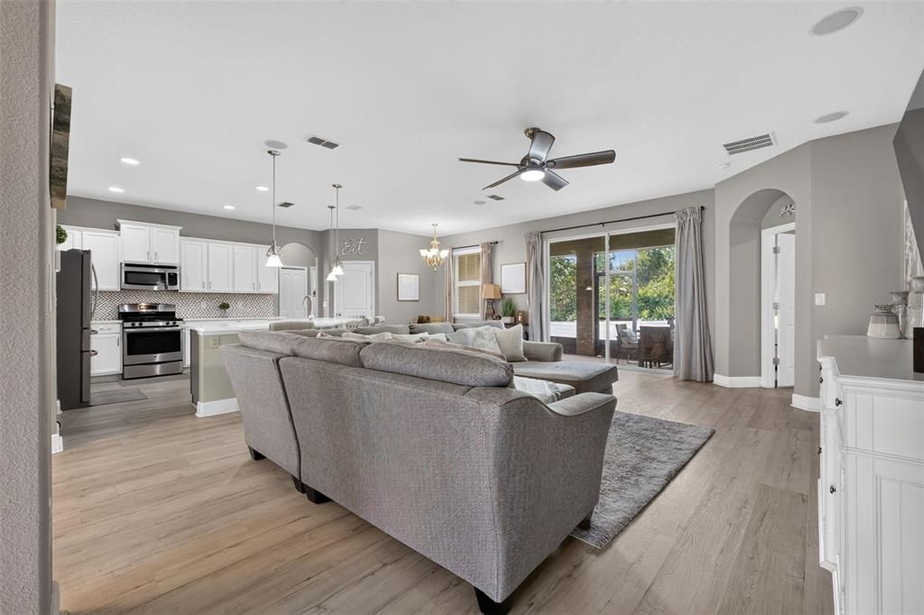 En Venta: $449,900 (4 camas, 2 baños, 2449 Pies cuadrados)