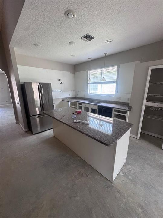 На продажу: $359,900 (4 спален, 3 ванн, 2140 Квадратных фут)