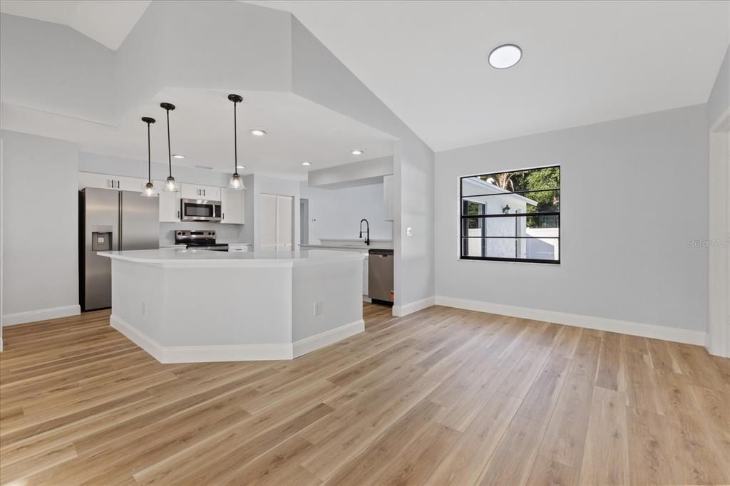 En Venta: $579,999 (4 camas, 3 baños, 1805 Pies cuadrados)