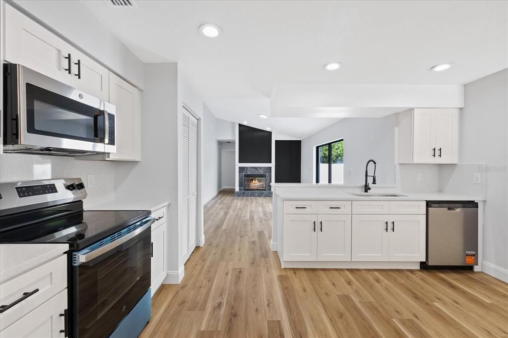 En Venta: $579,999 (4 camas, 3 baños, 1805 Pies cuadrados)