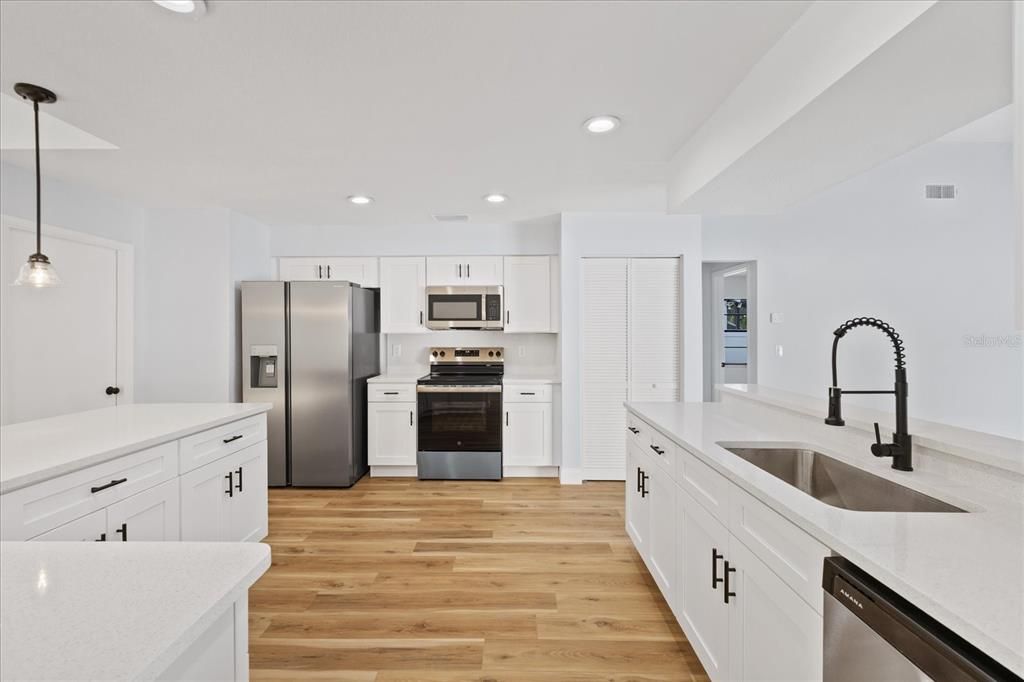 En Venta: $579,999 (4 camas, 3 baños, 1805 Pies cuadrados)