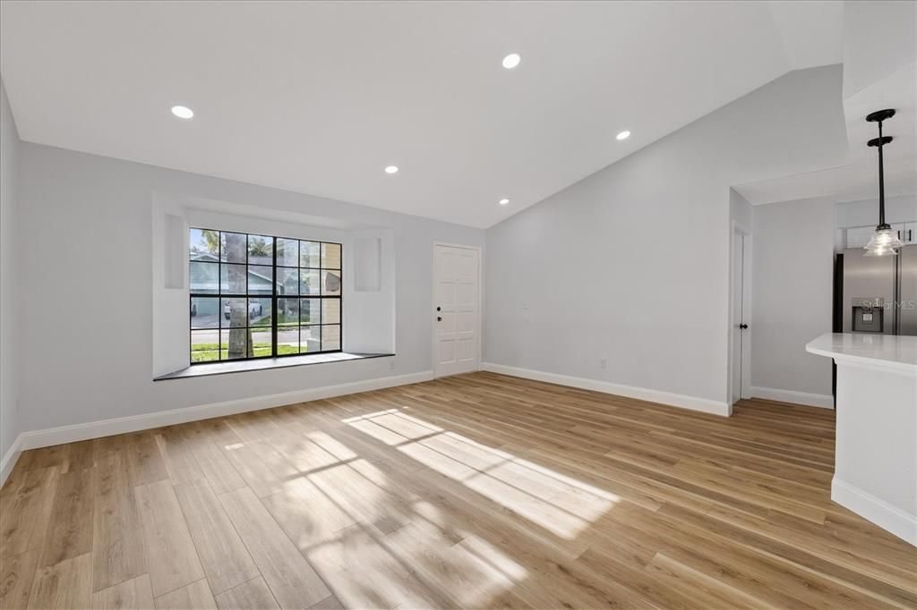 En Venta: $579,999 (4 camas, 3 baños, 1805 Pies cuadrados)