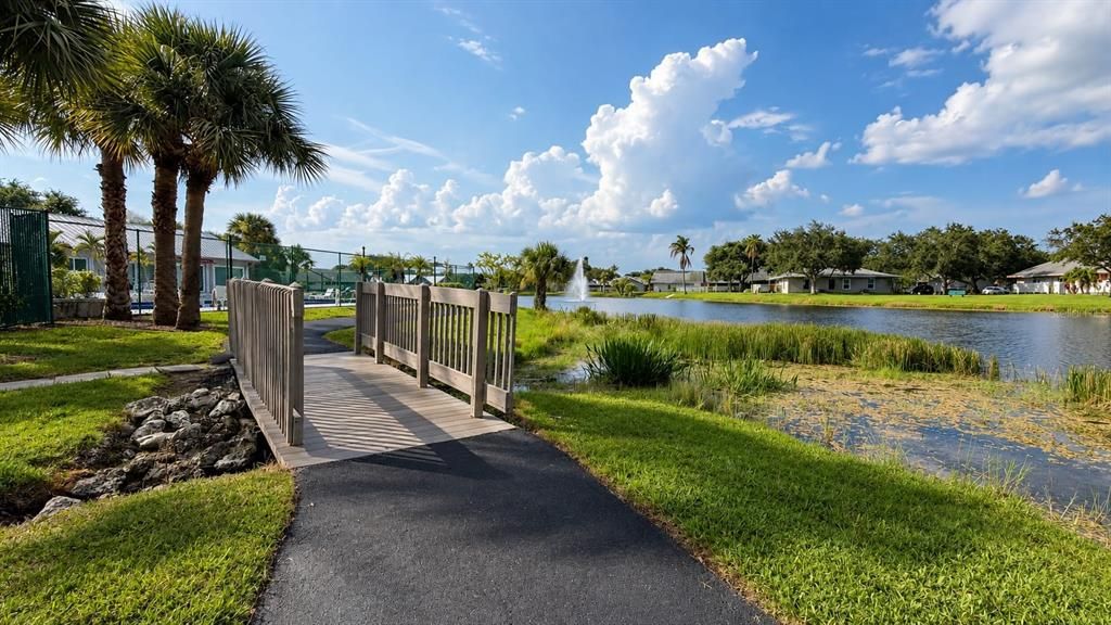 For Sale: $195,000 (2 beds, 2 baths, 1037 Square Feet)