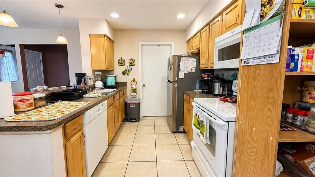 For Sale: $195,000 (2 beds, 2 baths, 1037 Square Feet)