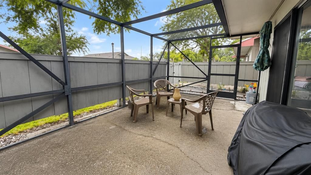 For Sale: $195,000 (2 beds, 2 baths, 1037 Square Feet)