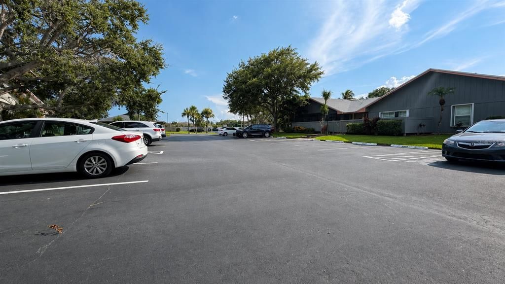 For Sale: $195,000 (2 beds, 2 baths, 1037 Square Feet)