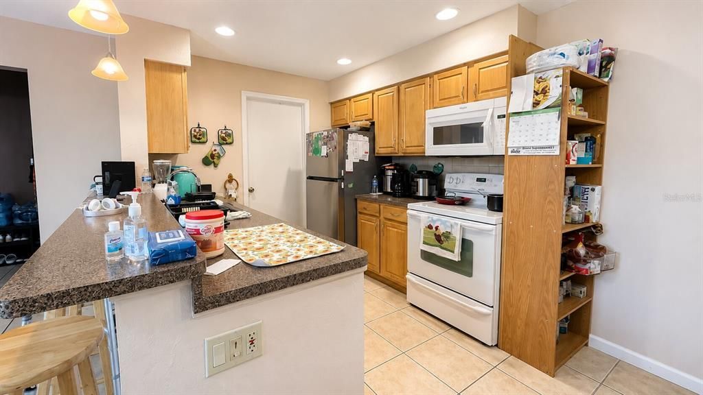 For Sale: $195,000 (2 beds, 2 baths, 1037 Square Feet)