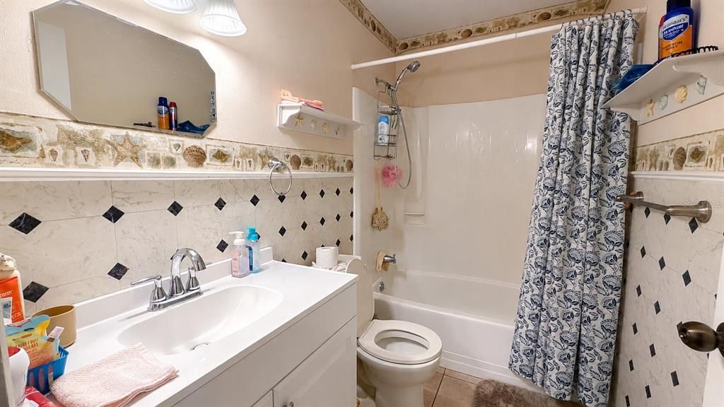 For Sale: $195,000 (2 beds, 2 baths, 1037 Square Feet)