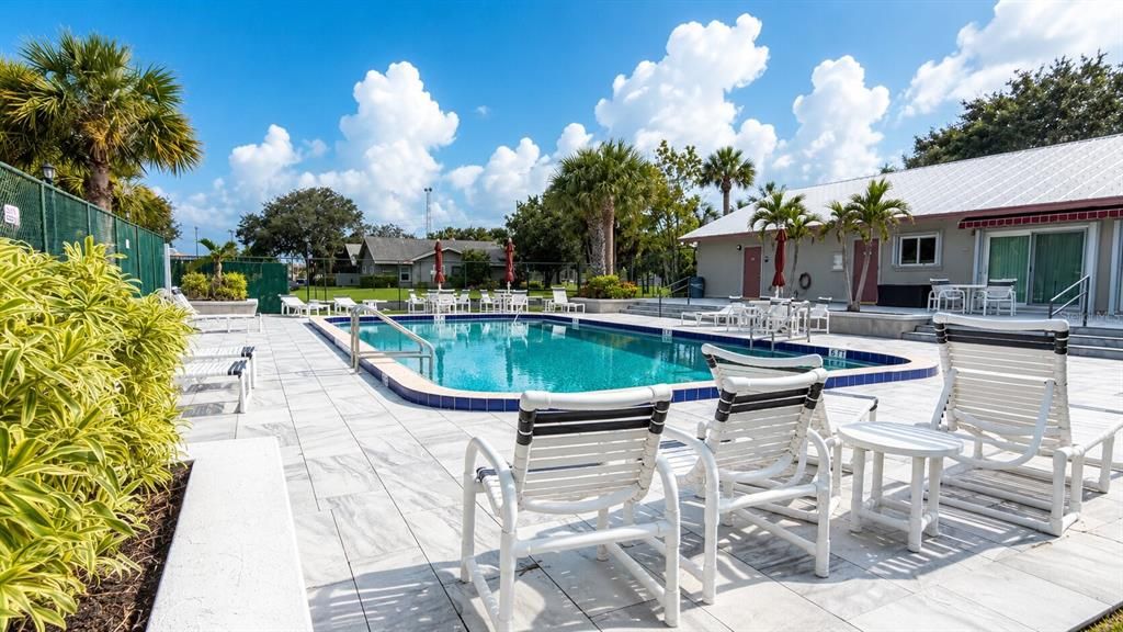 For Sale: $195,000 (2 beds, 2 baths, 1037 Square Feet)