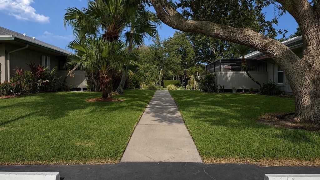 For Sale: $195,000 (2 beds, 2 baths, 1037 Square Feet)