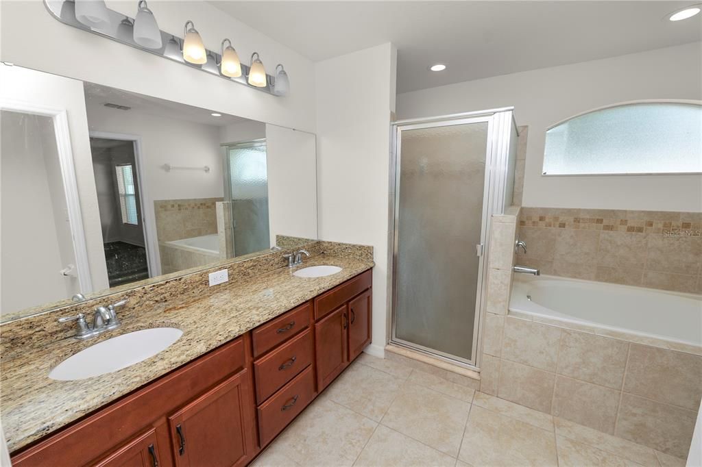 For Rent: $2,200 (4 beds, 2 baths, 1715 Square Feet)