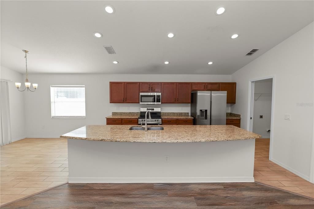For Rent: $2,200 (4 beds, 2 baths, 1715 Square Feet)