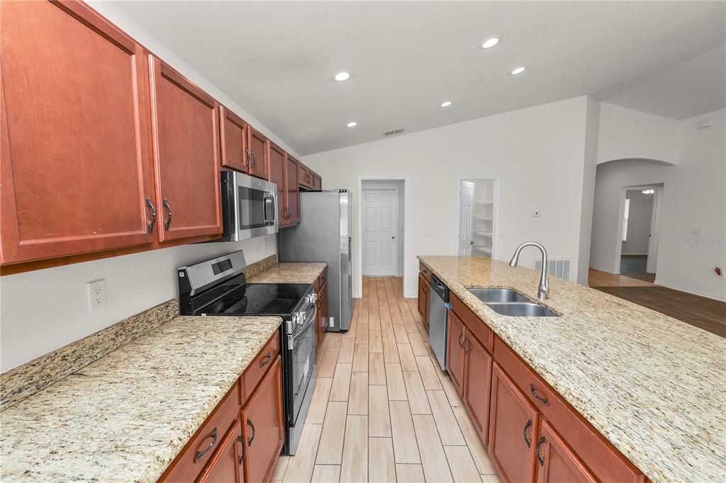 For Rent: $2,200 (4 beds, 2 baths, 1715 Square Feet)