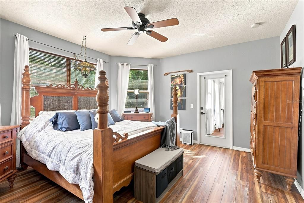 For Sale: $750,000 (3 beds, 2 baths, 2526 Square Feet)