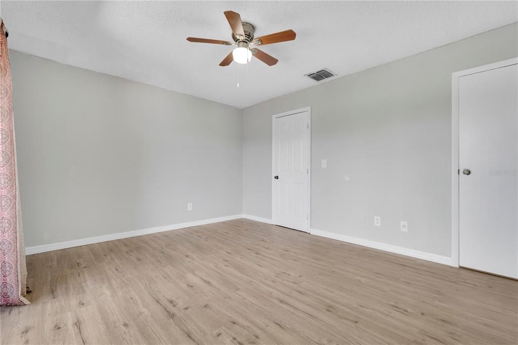 For Sale: $137,500 (3 beds, 2 baths, 1216 Square Feet)