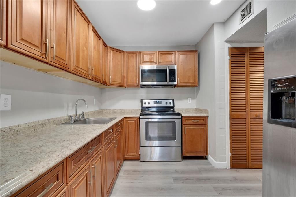 For Sale: $137,500 (3 beds, 2 baths, 1216 Square Feet)
