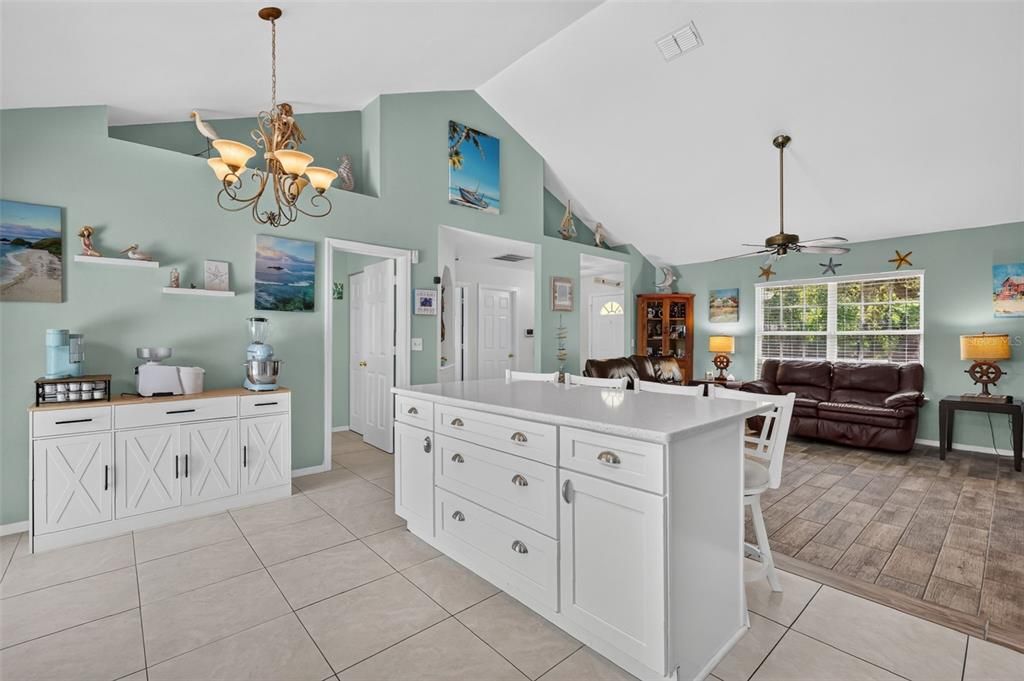 For Sale: $330,000 (2 beds, 2 baths, 1482 Square Feet)
