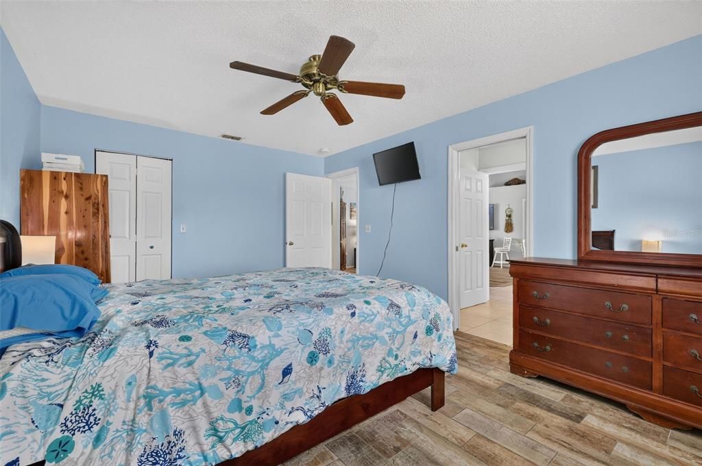 For Sale: $330,000 (2 beds, 2 baths, 1482 Square Feet)