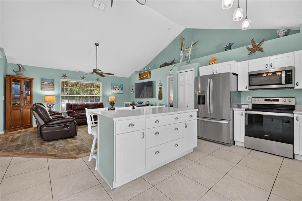 For Sale: $330,000 (2 beds, 2 baths, 1482 Square Feet)