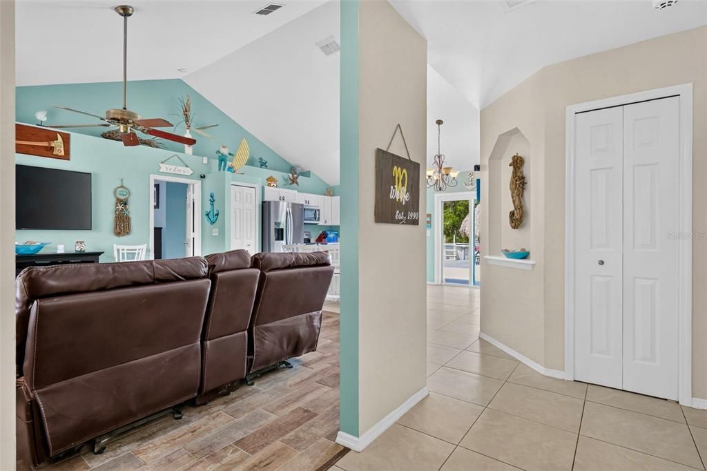 For Sale: $330,000 (2 beds, 2 baths, 1482 Square Feet)