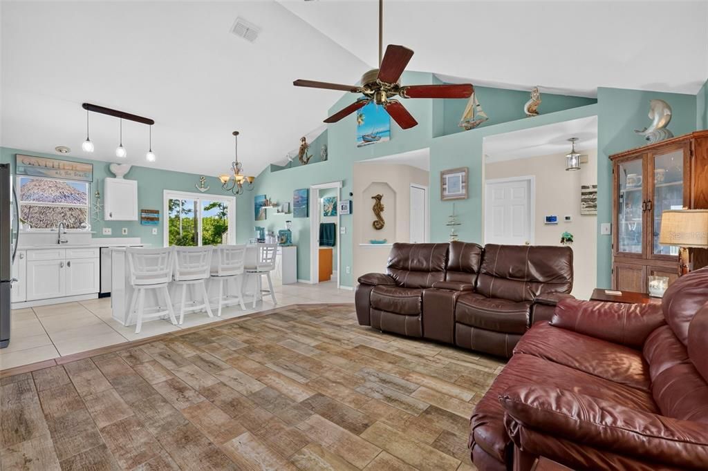 For Sale: $330,000 (2 beds, 2 baths, 1482 Square Feet)