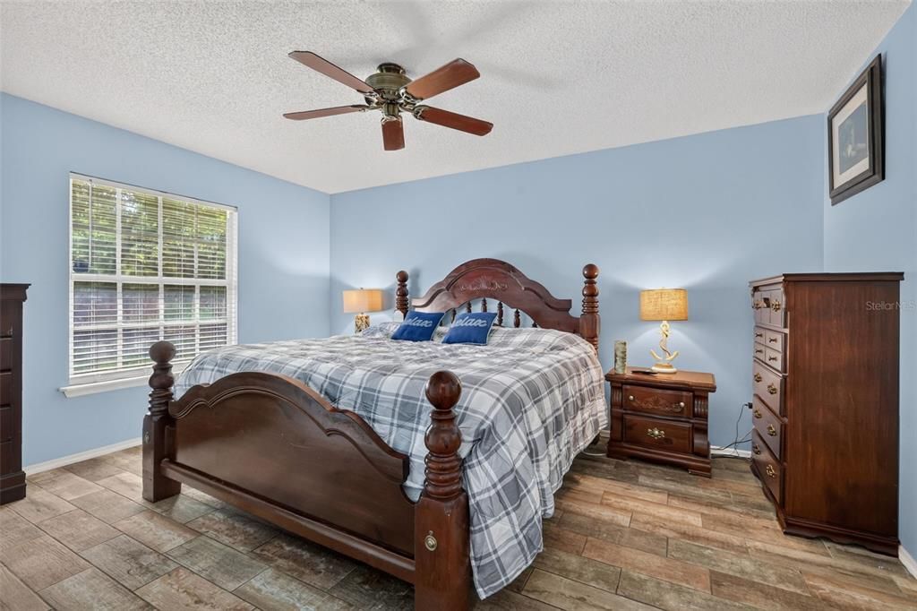 For Sale: $330,000 (2 beds, 2 baths, 1482 Square Feet)