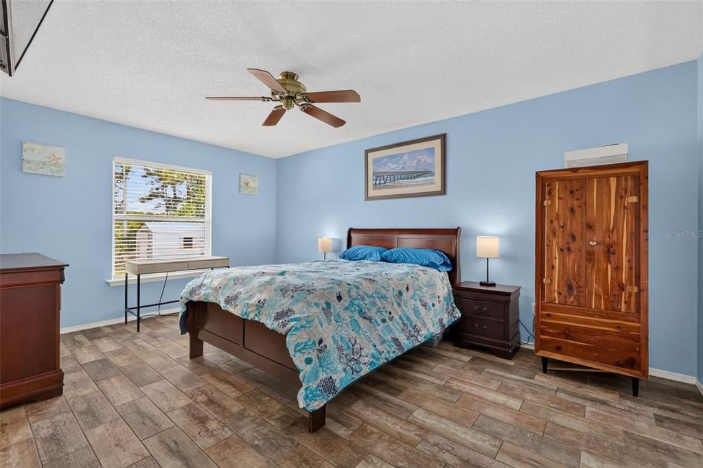 For Sale: $330,000 (2 beds, 2 baths, 1482 Square Feet)