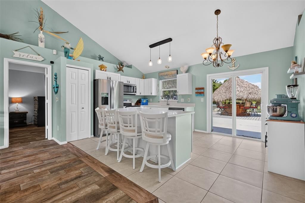 For Sale: $330,000 (2 beds, 2 baths, 1482 Square Feet)