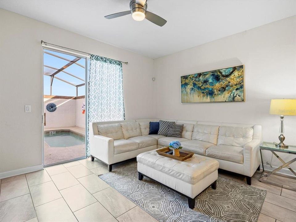 En Venta: $365,000 (4 camas, 3 baños, 1902 Pies cuadrados)