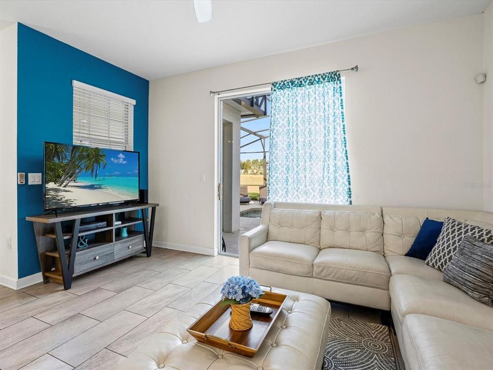 En Venta: $365,000 (4 camas, 3 baños, 1902 Pies cuadrados)