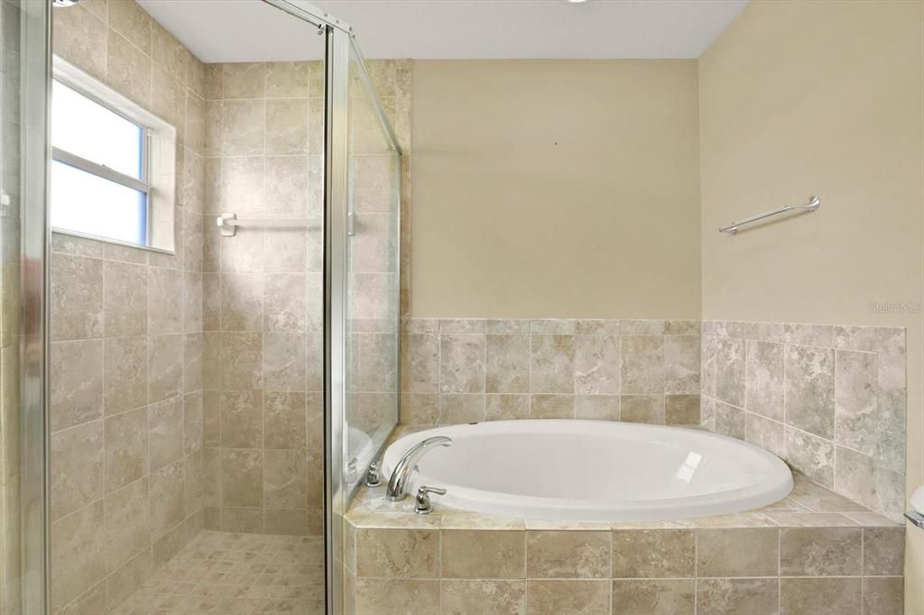 На продажу: $319,900 (3 спален, 2 ванн, 1718 Квадратных фут)