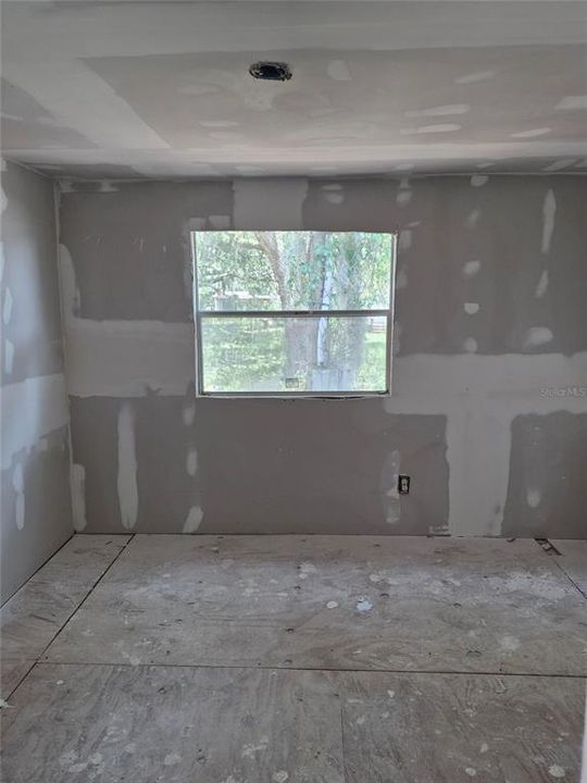 For Sale: $89,700 (2 beds, 1 baths, 784 Square Feet)