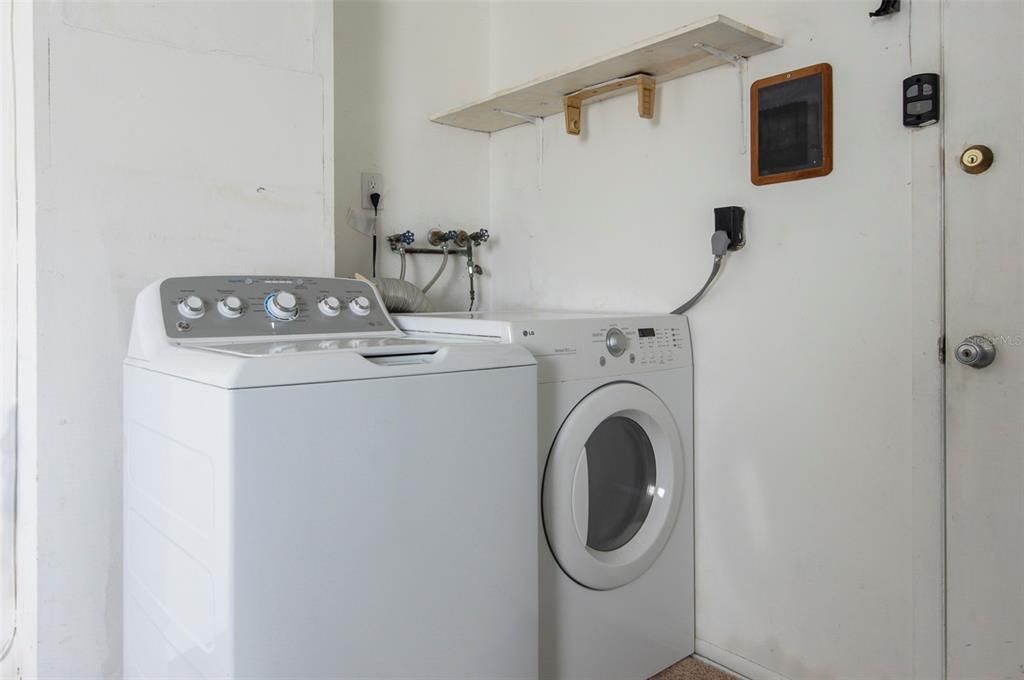На продажу: $269,900 (2 спален, 2 ванн, 1276 Квадратных фут)
