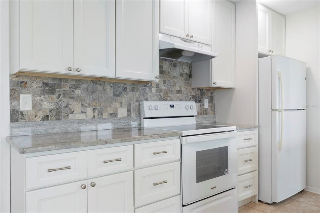 На продажу: $269,900 (2 спален, 2 ванн, 1276 Квадратных фут)
