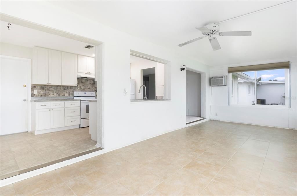 На продажу: $269,900 (2 спален, 2 ванн, 1276 Квадратных фут)