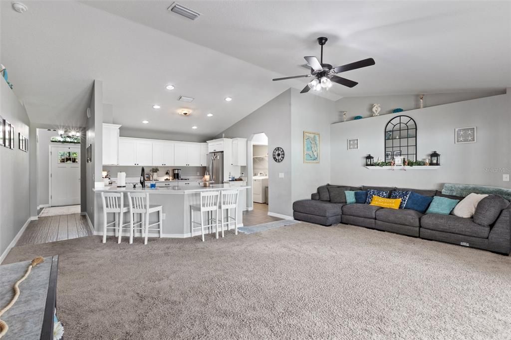 En Venta: $419,900 (4 camas, 3 baños, 2120 Pies cuadrados)