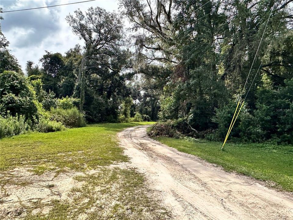 На продажу: $30,000 (1.10 acres)