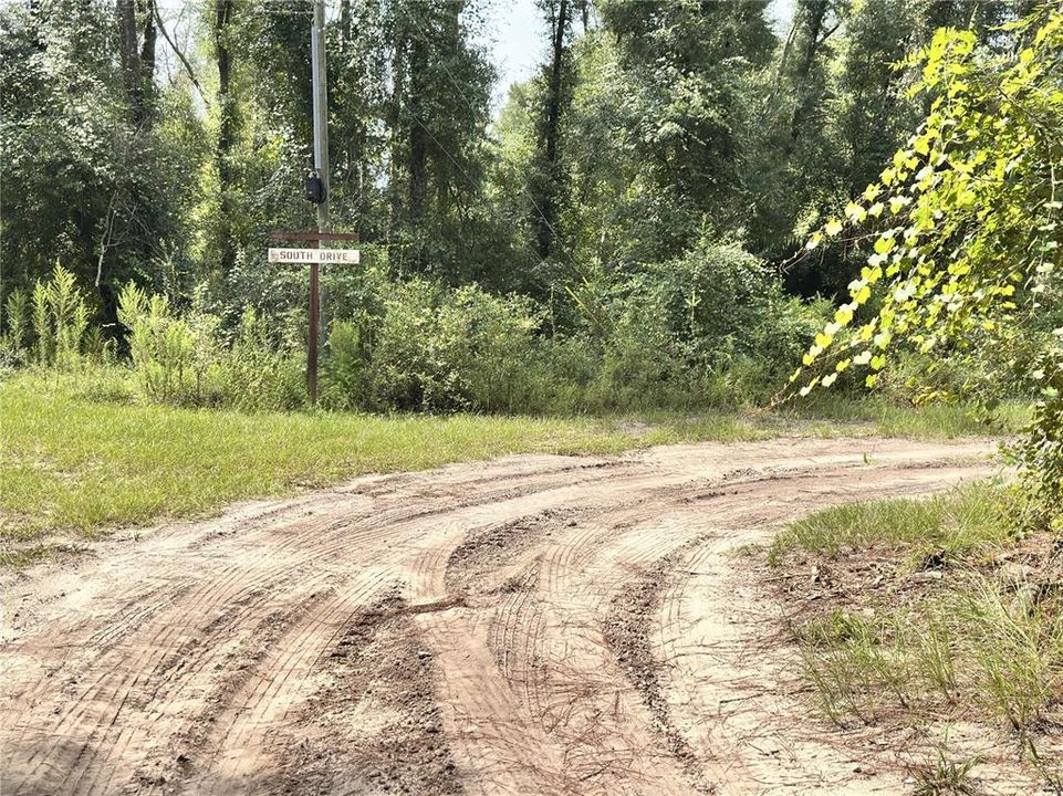 На продажу: $30,000 (1.10 acres)