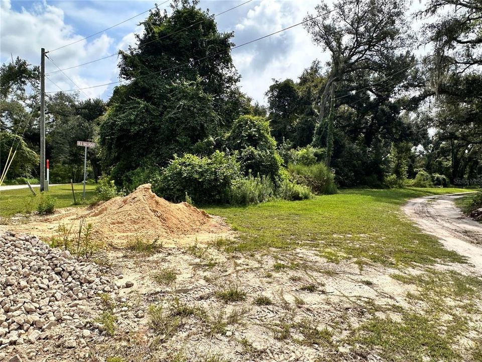 На продажу: $30,000 (1.10 acres)