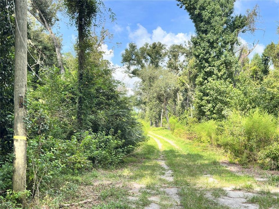 На продажу: $30,000 (1.10 acres)