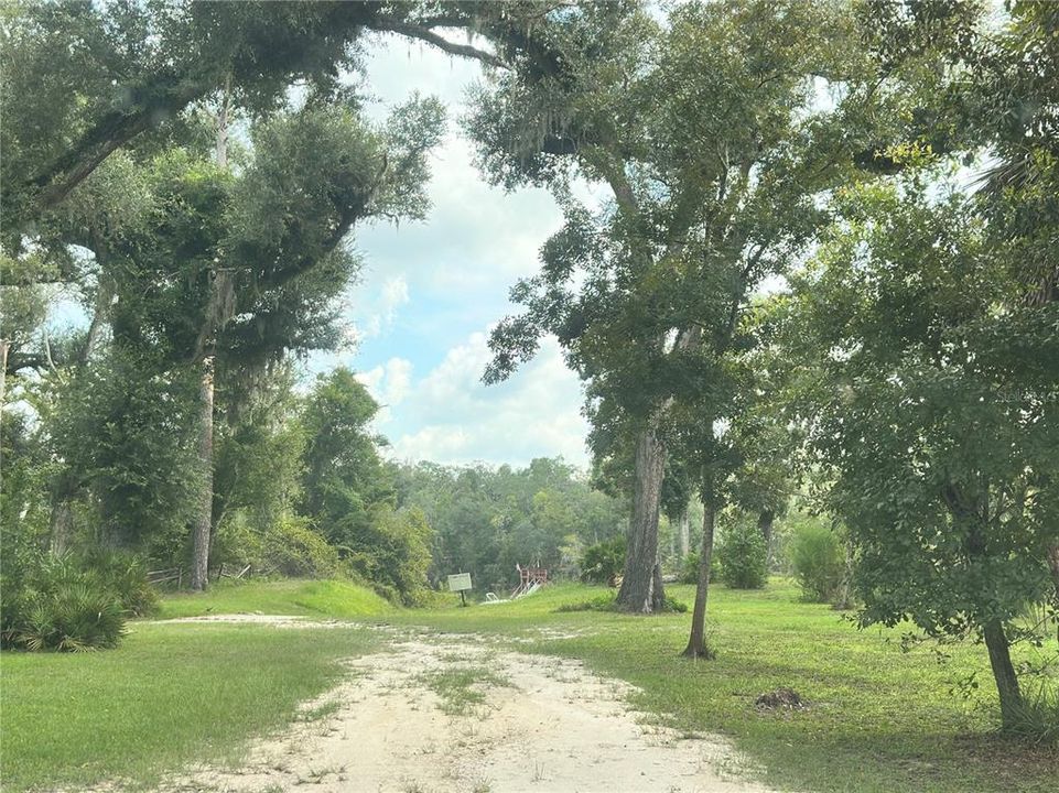 На продажу: $30,000 (1.10 acres)