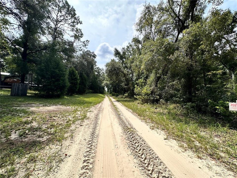 На продажу: $30,000 (1.10 acres)