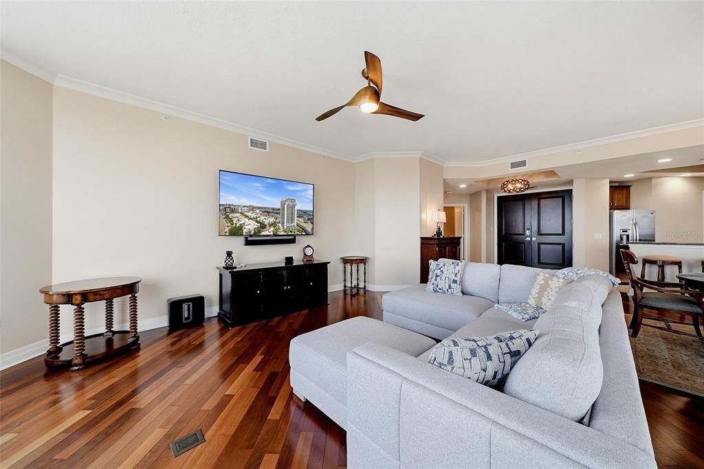 En Venta: $1,250,000 (3 camas, 3 baños, 1935 Pies cuadrados)