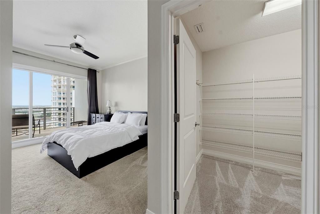 En Venta: $1,250,000 (3 camas, 3 baños, 1935 Pies cuadrados)