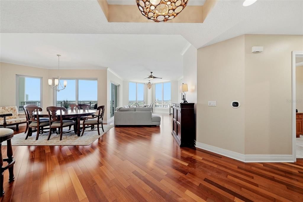 En Venta: $1,250,000 (3 camas, 3 baños, 1935 Pies cuadrados)
