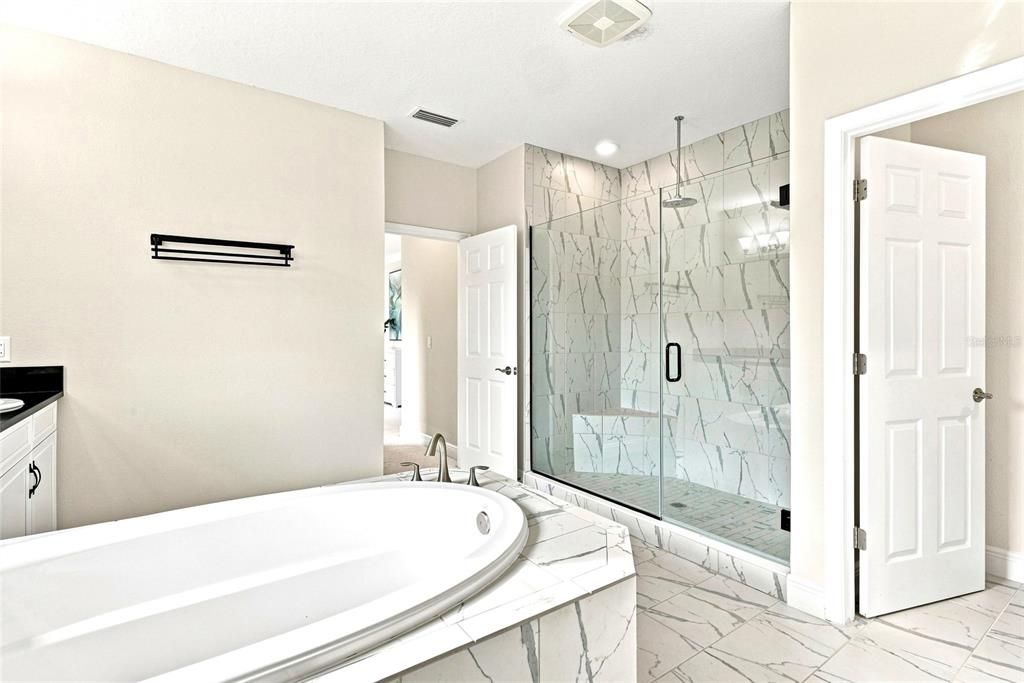 En Venta: $1,399,000 (5 camas, 4 baños, 4218 Pies cuadrados)