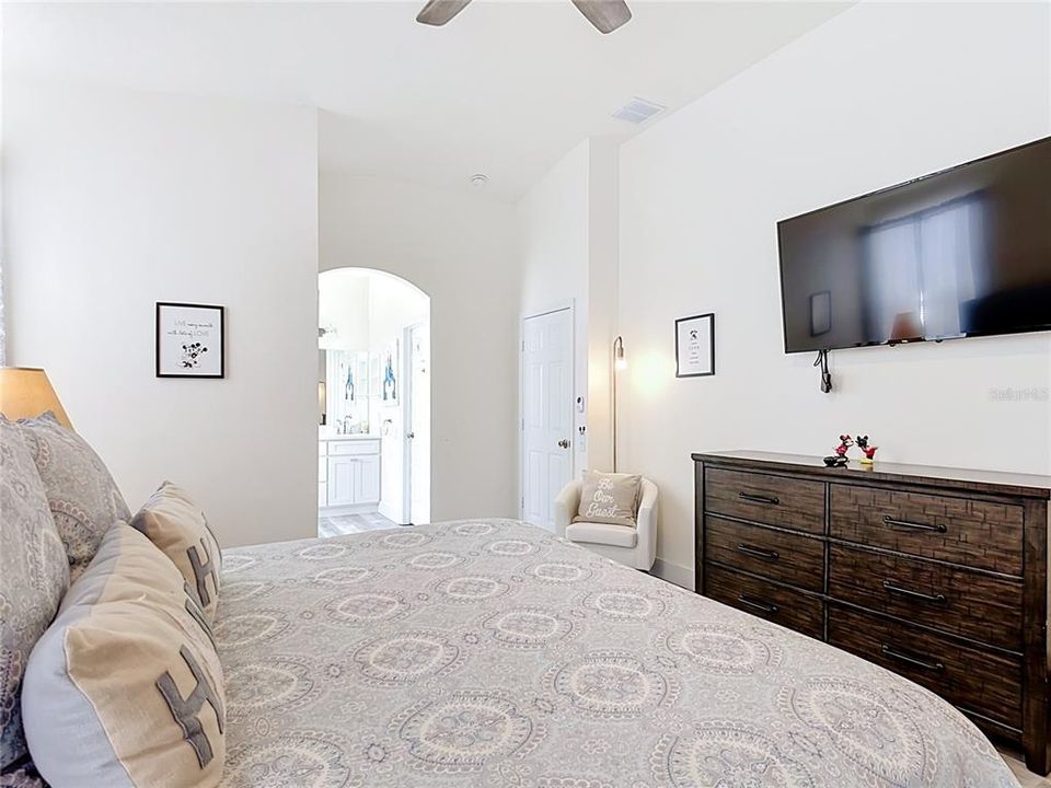 En Venta: $450,000 (4 camas, 3 baños, 1834 Pies cuadrados)