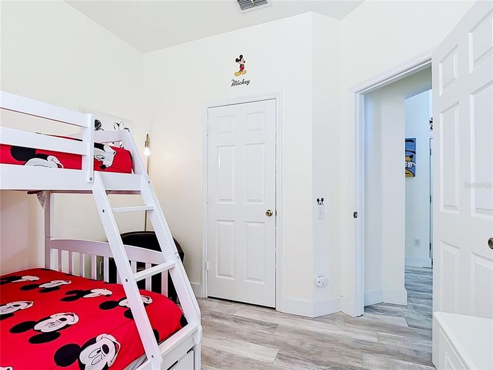 En Venta: $450,000 (4 camas, 3 baños, 1834 Pies cuadrados)