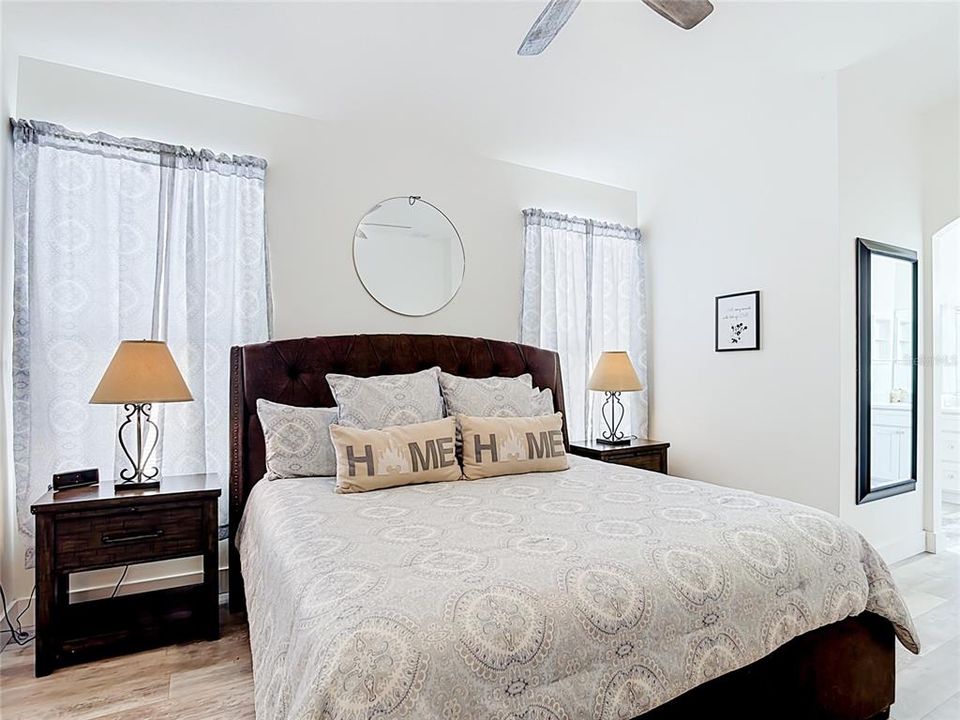 En Venta: $450,000 (4 camas, 3 baños, 1834 Pies cuadrados)
