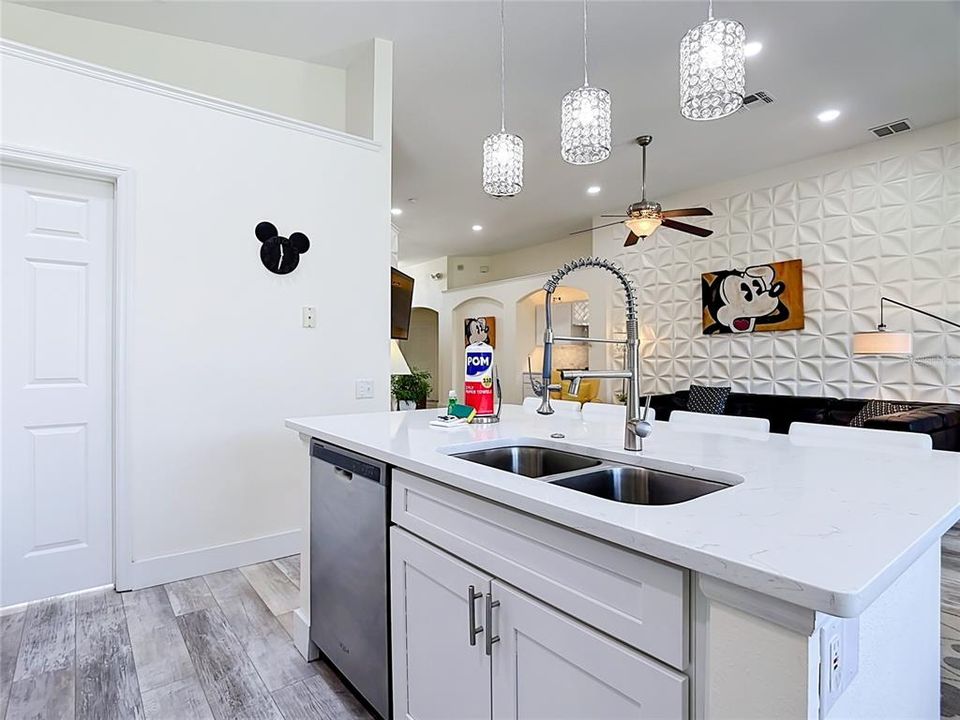 En Venta: $450,000 (4 camas, 3 baños, 1834 Pies cuadrados)